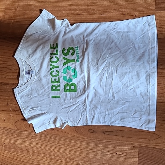 NWOT Hooters small white t-shirt - Picture 2 of 12